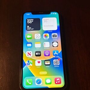 🎉IPhone 11, AT&T, 64 GB. Really Good Condition